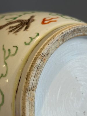 A Chinese famille verte 'dragon and phoenix' rouleau vase, 19/20th C. — photo 22