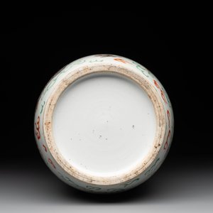 A Chinese famille verte 'dragon and phoenix' rouleau vase, 19/20th C. — photo 6