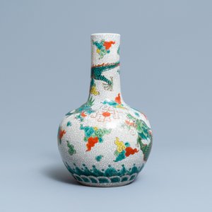 A Chinese famille verte 'dragon' bottle vase, 19/20th C. — photo 2
