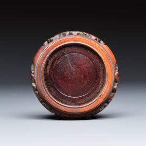 A Chinese famille verte 'Dragon' bowl on a later wooden stand — 照片 8
