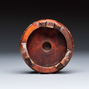 A Chinese famille verte 'Dragon' bowl on a later wooden stand — 照片 9