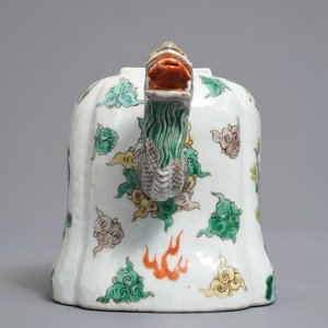 A Chinese famille verte dragon-shaped teapot with floral design, 19/20th C. — 照片 2