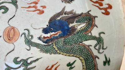 A Chinese famille verte 'dragons' dish, Chenghua mark, Kangxi — photo 2
