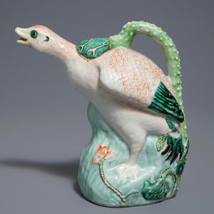 A Chinese famille verte duck-shaped ewer and cover, 18/19th C. — photo 5