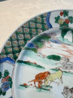 A Chinese famille verte 'Eight Horses' plate, Kangxi — photo 4
