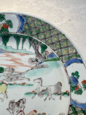 A Chinese famille verte 'Eight Horses' plate, Kangxi — photo 5