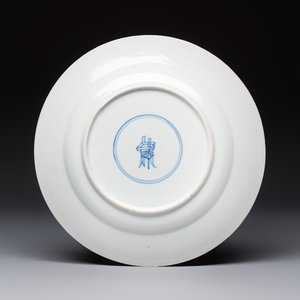 A Chinese famille verte 'Eight Horses' plate, Kangxi — photo 2