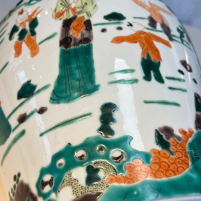 A Chinese famille verte 'Elegant Beauties and Playing Boys' vase, 19th C. — 照片 11