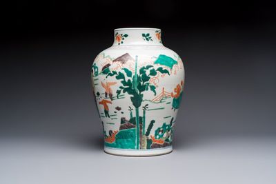 A Chinese famille verte 'Elegant Beauties and Playing Boys' vase, 19th C. — 照片 4