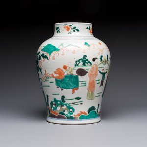 A Chinese famille verte 'Elegant Beauties and Playing Boys' vase, 19th C. — 照片 2