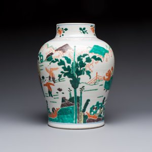 A Chinese famille verte 'Elegant Beauties and Playing Boys' vase, 19th C. — 照片 4