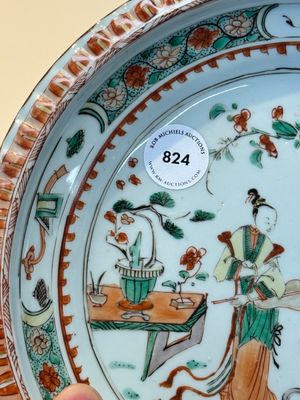 A Chinese famille verte 'elegant beauties in a garden' plate, Kangxi — photo 4