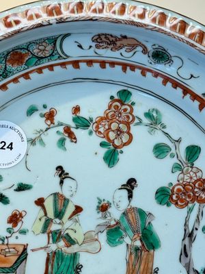 A Chinese famille verte 'elegant beauties in a garden' plate, Kangxi — photo 5