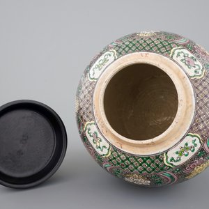 A Chinese famille verte enamels on biscuit jar, Kangxi, ca. 1700 — photo 6