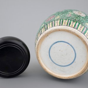 A Chinese famille verte enamels on biscuit jar, Kangxi, ca. 1700 — photo 7