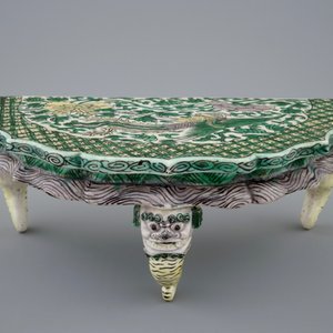 A Chinese famille verte enamels on biscuit stand with a phoenix, Kangxi — photo 2