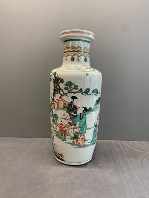 A Chinese famille verte 'Er Qiao Bing Du 二喬并讀‘ rouleau vase, Chenghua mark, 20th C. — foto 2