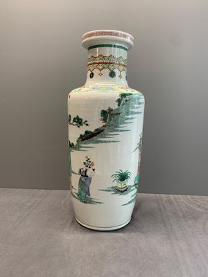 A Chinese famille verte 'Er Qiao Bing Du 二喬并讀‘ rouleau vase, Chenghua mark, 20th C. — foto 3