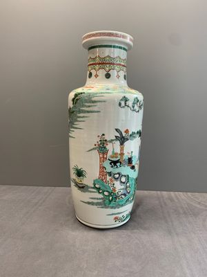 A Chinese famille verte 'Er Qiao Bing Du 二喬并讀‘ rouleau vase, Chenghua mark, 20th C. — foto 4