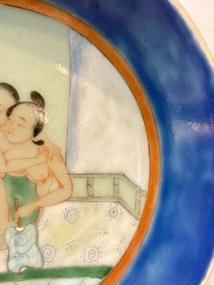 A Chinese famille verte 'Erotic Subject' plate, 19th C. — photo 4