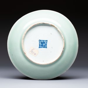 A Chinese famille verte 'Erotic Subject' plate, 19th C. — photo 2