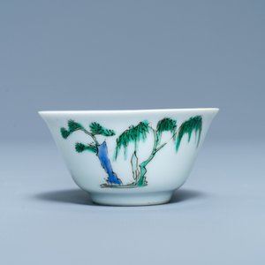 A Chinese famille verte 'erotical subject' cup and saucer, Kangxi — 照片 6