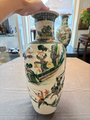 A Chinese famille verte 'Feng Shen Yan Yi 封神演義' vase, Kangxi mark, 19th C. — photo 1
