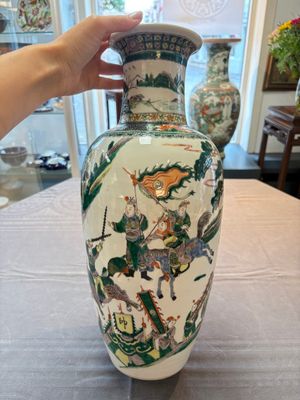 A Chinese famille verte 'Feng Shen Yan Yi 封神演義' vase, Kangxi mark, 19th C. — photo 2