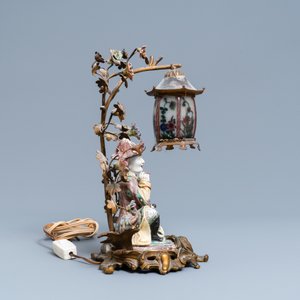 A Chinese famille verte figure mounted into a lamp with gilt bronze, glass and Samson porcelain, 19th C. — 照片 3