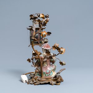 A Chinese famille verte figure mounted into a lamp with gilt bronze, glass and Samson porcelain, 19th C. — 照片 4