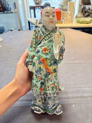 A Chinese famille verte figure of Han Xiangzi 韓湘子, Jiangxi mark, 19th C. — foto 1