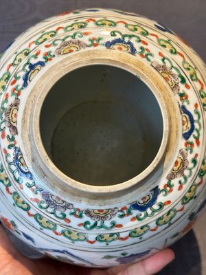 A Chinese famille verte 'figures and antiquities' jar and cover, Kangxi — 照片 13