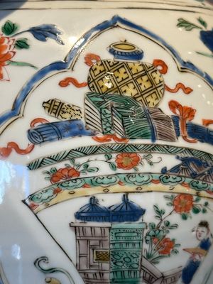 A Chinese famille verte 'figures and antiquities' jar and cover, Kangxi — 照片 16