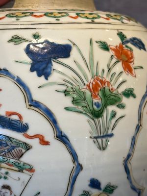 A Chinese famille verte 'figures and antiquities' jar and cover, Kangxi — 照片 17