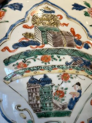 A Chinese famille verte 'figures and antiquities' jar and cover, Kangxi — 照片 18
