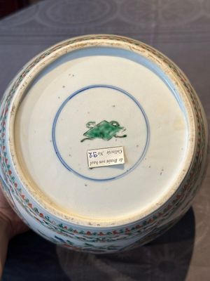 A Chinese famille verte 'figures and antiquities' jar and cover, Kangxi — 照片 25