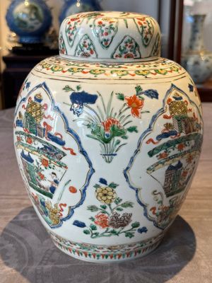 A Chinese famille verte 'figures and antiquities' jar and cover, Kangxi — 照片 8