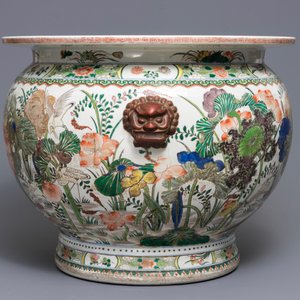 A Chinese famille verte fish bowl with birds among flowers, 19/20th C. — 照片 3