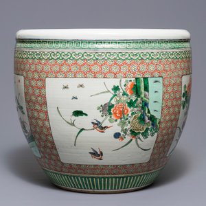 A Chinese famille verte fish bowl with birds among flowers, 19th C. — photo 2