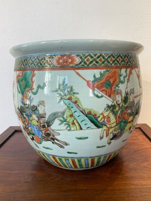 A Chinese famille verte fish bowl with warriors on horseback, 19th C. — 照片 2