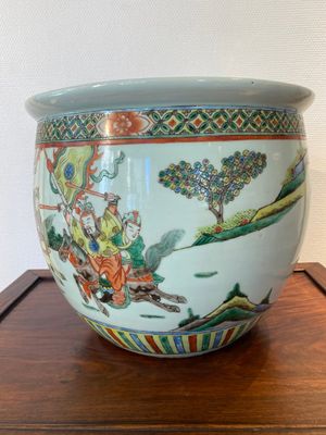 A Chinese famille verte fish bowl with warriors on horseback, 19th C. — 照片 3