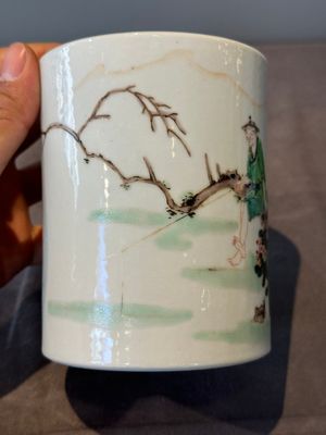 A Chinese famille verte 'fisherman' brush pot, 19th C. — foto 2