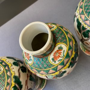 A Chinese famille verte five-piece garniture, Kangxi mark, 19th C. — photo 24