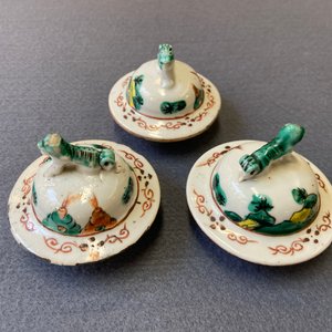 A Chinese famille verte five-piece garniture, Kangxi mark, 19th C. — photo 34
