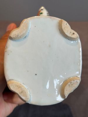 A Chinese famille verte 'flower and butterfly' teapot with an upright handle, Kangxi — photo 16