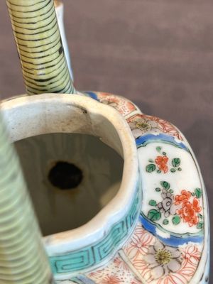 A Chinese famille verte 'flower and butterfly' teapot with an upright handle, Kangxi — photo 8