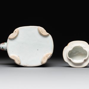 A Chinese famille verte 'flower and butterfly' teapot with an upright handle, Kangxi — photo 6