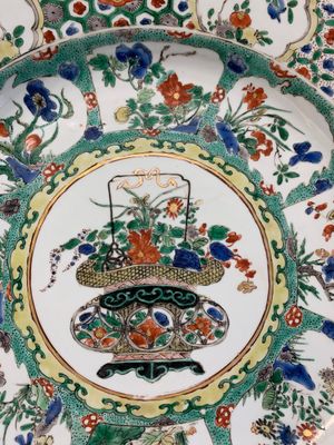 A Chinese famille verte 'flower basket' dish, artemisia leaf mark, Kangxi — photo 2