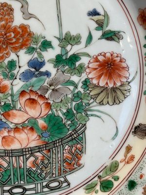 A Chinese famille verte 'flower basket' dish, ding mark, Kangxi — photo 3