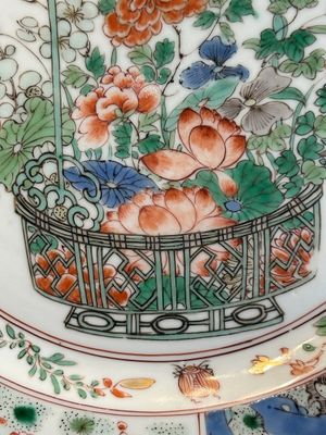 A Chinese famille verte 'flower basket' dish, ding mark, Kangxi — photo 4